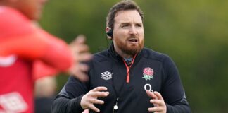 Gleeson goes out to frustrate his former teammate RL Edwards

