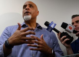 MLBPA exec: No conflict in split player voting

