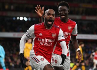 Live transfer discussion: Barcelona aims to get Lacazette for free

